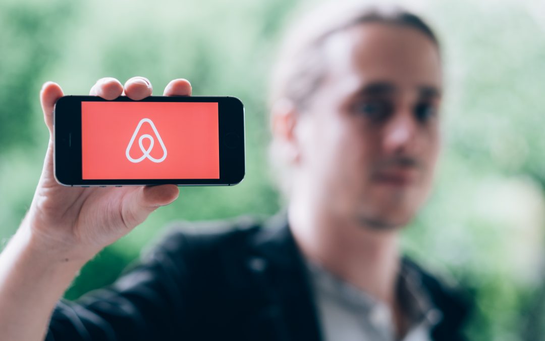 Ανακαλύψτε πώς να γίνετε επιτυχημένος οικοδεσπότης Airbnb στην Ελλάδα και να κερδίσετε επιπλέον χρήματα.